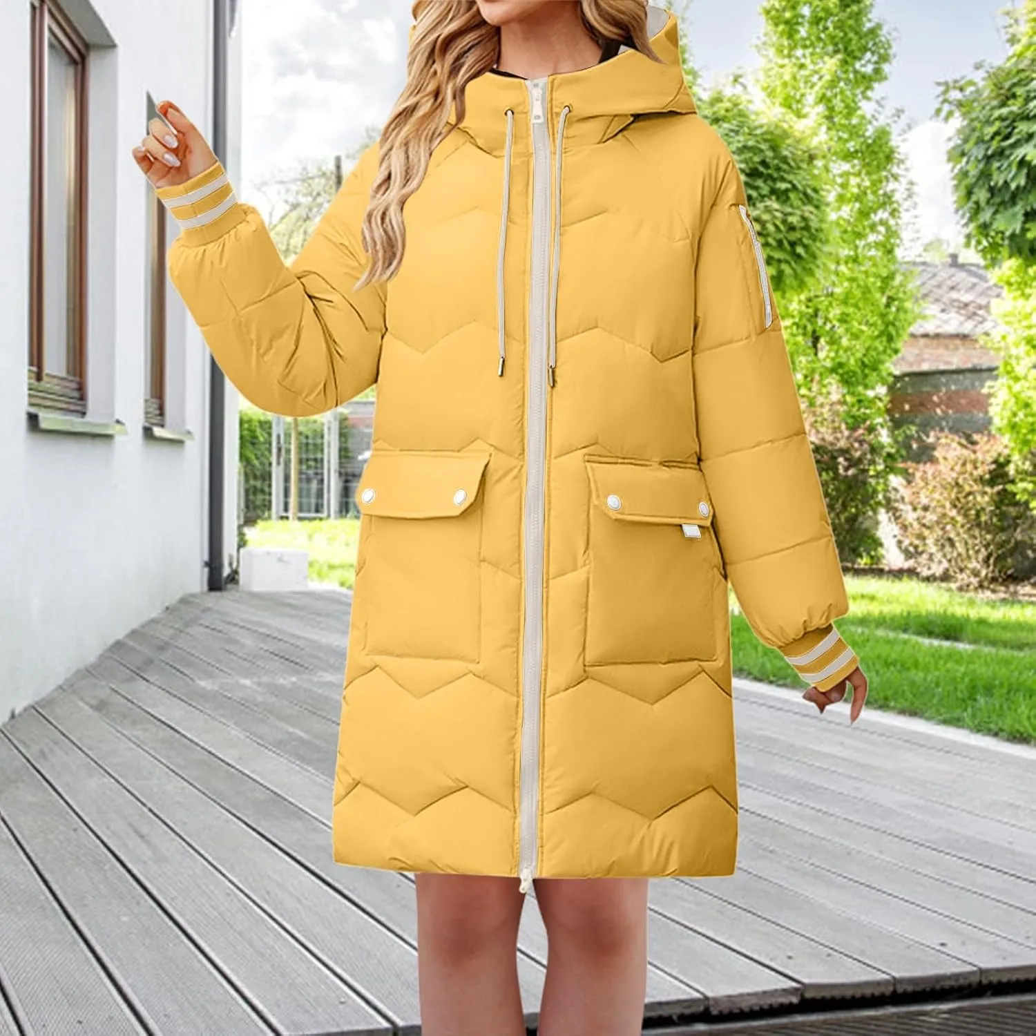 Women's Thickened Long Down Jacket Winter Zip Up Hooded Quilted Down Coat Windproof Warm Puffer Jacket with Pockets